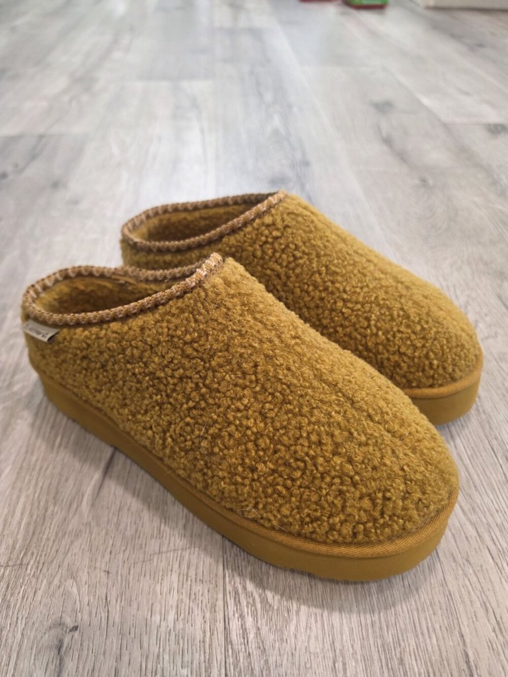 Bearpaw Women's Snuggle Martis Slippers Sz 10 WIDE Brown Faux Shearling Slip-On - Picture 10 of 10